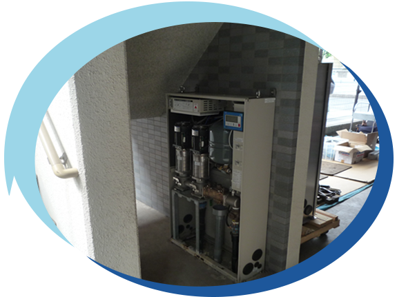 賃貸マンションの増圧給水ユニットの取替作業